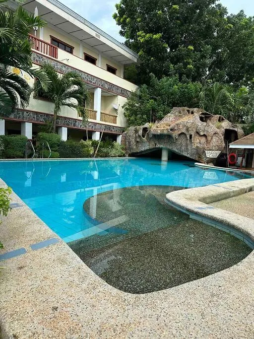 Alona Park Residence - 3 Bedroom Apartment- Alex And Jesa Unit Panglao